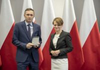 „Medal 100-lecia Odzyskania Niepodległości” dla Prezesa OKNOPLAST za zasługi dla polskiej gospodarki