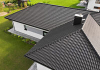 Dachówka cementowa – niezwykle popularne i chętnie wybierane pokrycie nowoczesnego dachu