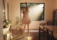 Światło dzienne jako naturalny antydepresant. Jak doświetlić wnętrze domu bez strat ciepła?