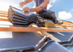 Dach, który oddycha – ale też nie przemaka. Jak dobrać warstwę wstępnego krycia do projektu domu?