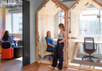 Puste biura to mit? Pracownicy wrócili, ale potrzeba zmian, by ich zatrzymać