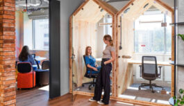 Puste biura to mit? Pracownicy wrócili, ale potrzeba zmian, by ich zatrzymać